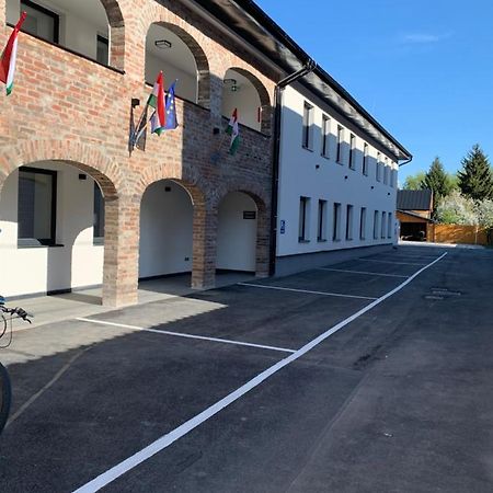 M70 Apartmanhaz Miskolc Exterior photo